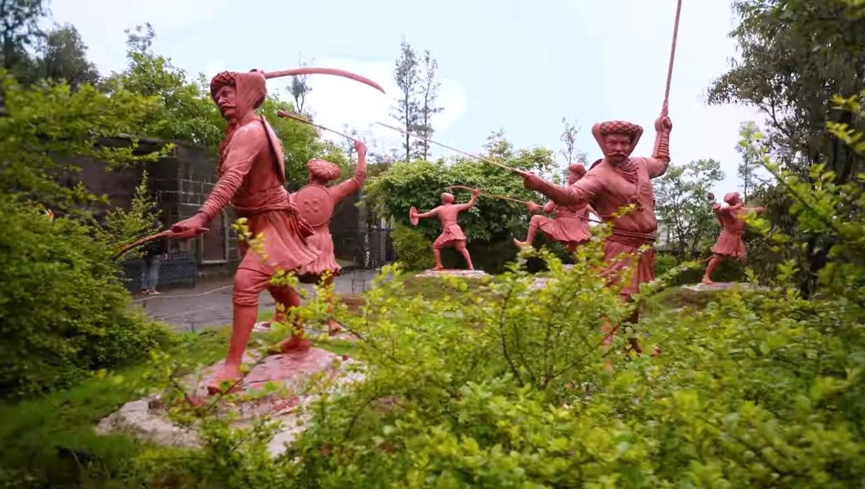 Statues of Tanaji Malusare and Others in Battle Pose
